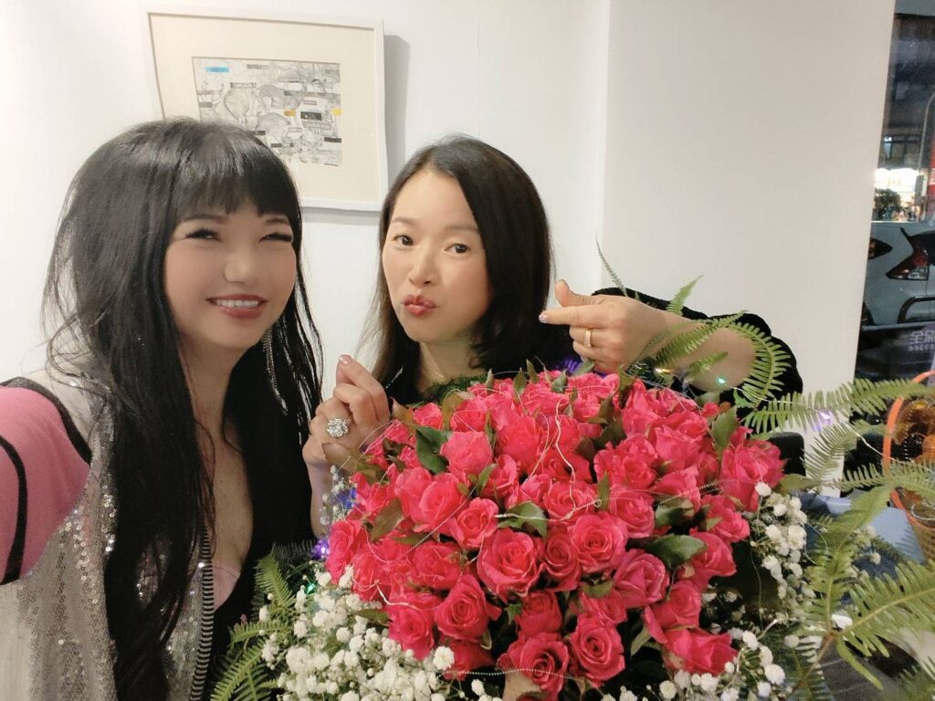 股市女神黃雪芬現身重要股東大會，甜蜜花苑客製花束成會場焦點-2